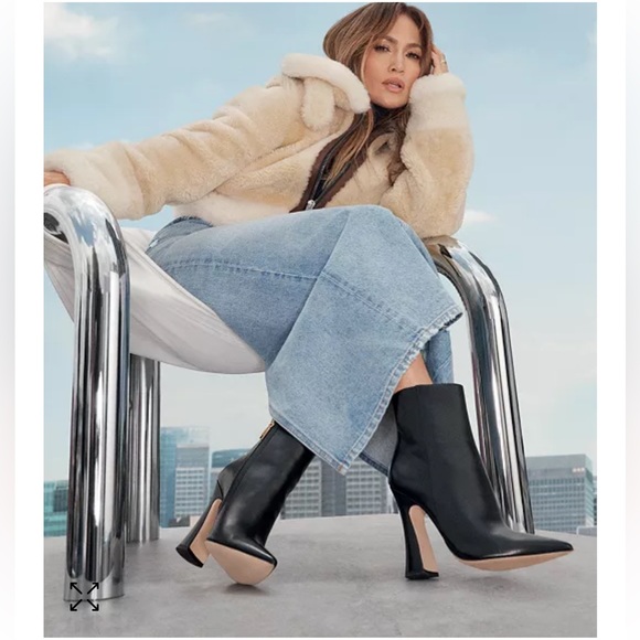 COACH
Women's Carter Pointed Toe Dress Booties - Picture 1 of 11